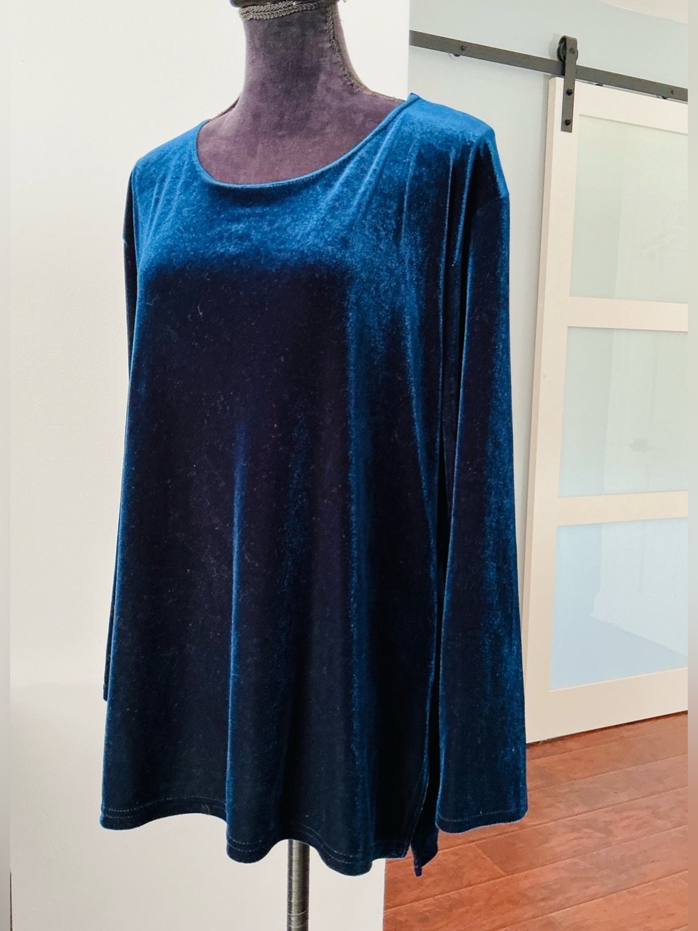 ELEGANT Velvet Long-Sleeve Scoop Neck tunic top 🌹 - Picture 5 of 11